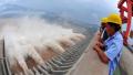 党媒证实三峡大坝变形， 专家此前曾预警：将有特大灾难发生。（STR/AFP/GettyImages）