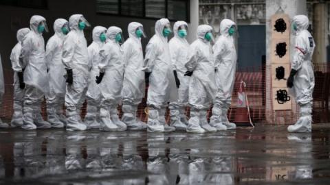 新年临近，各种奇奇怪怪疫情已经扎堆在中国大地爆发。示意图（DALE DE LA REY/AFP via Getty Images)