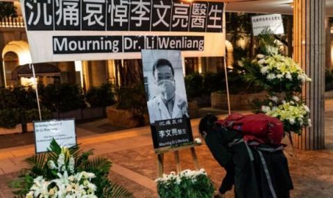香港市民2月7日自发悼念李文亮的临时祭拜点。(Anthony Kwan/Getty Images)
