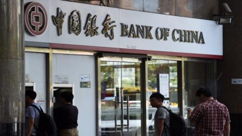 中共当局近日开始对浙江省、深圳市国有银行进行试点，要求银行加强对大额现金管理。示意图（ GREG BAKER/AFP via Getty Images)