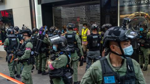 香港民众于1日中共建政71周年当天，在多区游行，警方阻挠。(Anthony Kwan/Getty Images)