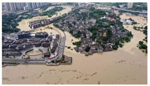 中国今年洪灾严重，多地成为水乡泽国，图为2020年8月19日的重庆灾区。（图片来源:Getty Images）