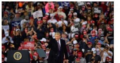 2020美国总统大选很可能是一场大多数人回归传统价值观的胜利。图为9月22日，美国总统川普和他众多的支持者在美国宾夕法尼亚州的竞选集会上。（图片来源：Jeff Swensen/Getty Images）