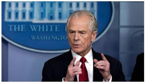 白宫贸易顾问纳瓦罗10月19日发表演说，再度谴责中共犯下“七宗罪”对美国构成威胁。图为3月27日，纳瓦罗在白宫新闻发布会上讲话。(Drew Angerer/Getty Images)