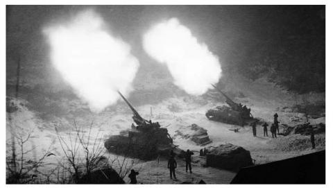 美军支援韩国155mm自行火炮，当时联合国军跟中国大陆、朝鲜联军相比在装备上有绝对优势，火炮比例为40比1。（图片来源：公有领域）