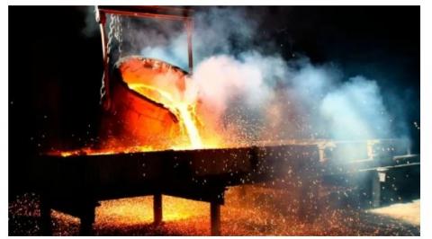钢铁冶炼示意图（图片来源：China Photos/Getty Images）