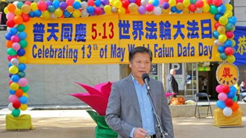 2015年5月3日，墨尔本部分法轮功学员于市中心举行集会庆祝世界法轮大法日，墨尔本《天安门时报》主编阮杰在集会上发言。 （陈明／大纪元）