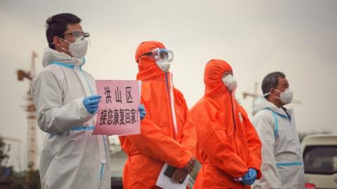 美媒揭露从疫情之初至今，新华社配合中共造假，欺骗公众、隐瞒疫情等诸多事实。示意图（STR/AFP via Getty Images)