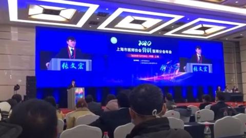 上海专家张文宏12月20日公开表示，疫苗应该让中共的领导干部先打。（视频截图）