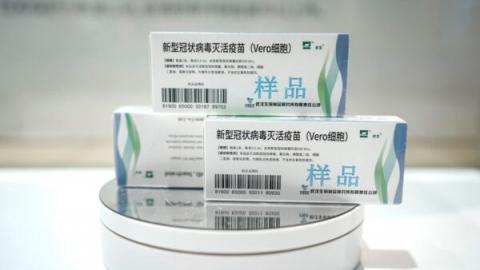 中共当局抢在中国新年假期前，给5千万中国人接种中共病毒疫苗。专家担忧，当局只顾收钱，给百姓大面积接种尚在研发中的疫苗恐引发严重后果。（Getty Images）