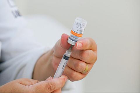 智利打中国科兴疫苗 确诊不降反升近30%