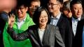 1月11日，台湾2020大选，蔡英文不负众望成功连任。图为蔡英文去投票时与民众招手。（SAM YEH/AFP via Getty Images）