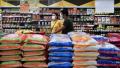 中共政府不仅“扫光”全球口罩等防疫物资，又在全球大肆搜刮粮食。示意图（LILLIAN SUWANRUMPHA/AFP via Getty Images)