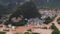 中国南方连日暴雨成灾，148条河流水位超过警戒线。多地被淹没，许多人被冲走，大量房子倒塌。图为6月7日广西阳朔被洪水淹没。（STR/AFP via Getty Images)