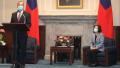 8月10日上午，蔡英文在总统府会见来访的美国卫生部长阿札尔。(PEI CHEN/POOL/AFP via Getty Images)