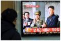 2013年12月3日，首尔火车站电视新闻中播放金正恩的姑父张成泽被解除职务的新闻。（图片来源：JUNG YEON-JE/AFP via Getty Images）