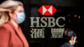 美国国务院10月14日正式公布将制裁10名中港高官,并警告国际金融机构,不要与被制裁人士有业务往来,否则将会受到二级制裁。图为汇丰银行标志。(ISAAC LAWRENCE/AFP viaGetty Images)