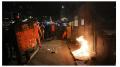图为今年7月25日晚上，俄勒冈波特兰市发生骚乱，人群毁坏法院和周边建筑。（图片来源：Getty Images）