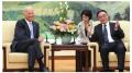 2011年8月18日时任美国副总统的乔・拜登在北京人民大会堂会见中国全国人民代表大会常务委员会主席吴邦国。(图片来源:How Hwee Young-Pool/Getty Images)