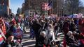 2020年11月28日，密歇根州上千民众聚集首府蓝辛（Lansing)举行集会呼吁“制止盗选”，支持川普总统。（林慧心／大纪元）
