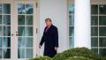 2020年12月31日，美国总统唐纳德·川普（Donald Trump）回到白宫，走向椭圆形办公室。(Tasos Katopodis/Getty Images)