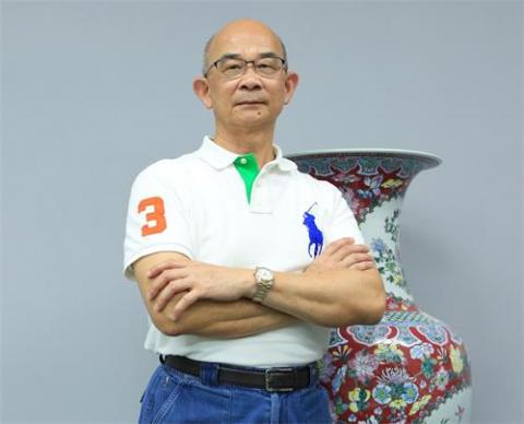 图4：从跨国企业年兴纺织退休之后，黄士坤受聘在大学授课，并且自营新技公司。