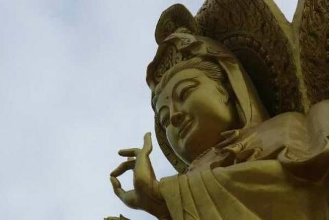 9月29日，河南周口市西华县西关净业念佛堂佛像遭强拆，强拆时佛像手指流血。（村民提供）