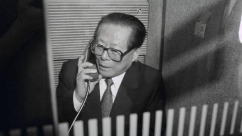 999年5月,江泽民在香山调集部队,潜伏荷枪实弹的武警