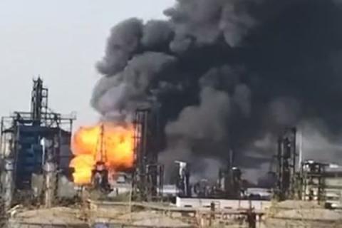 位于安徽省马鞍山市慈湖地区一间化工厂,4月1日下午发生爆炸起火。