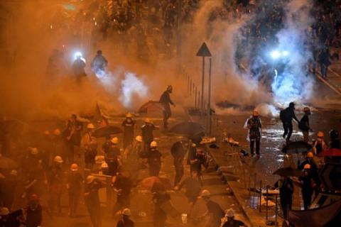 【直播回放】港七一游行落幕 警子夜催泪弹清场