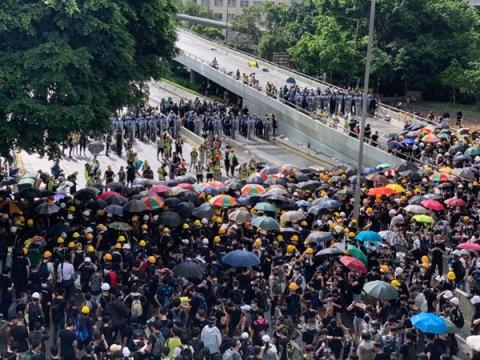 【直播回放】港七一游行落幕 警子夜催泪弹清场