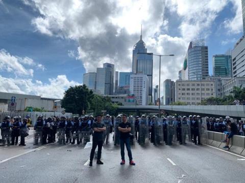 【直播回放】港七一游行落幕 警子夜催泪弹清场