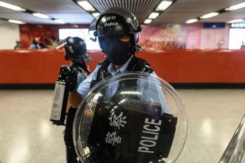 组图:港警“无差别”滥捕市民 恐怖画面曝光