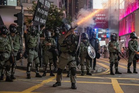 组图:港警“无差别”滥捕市民 恐怖画面曝光