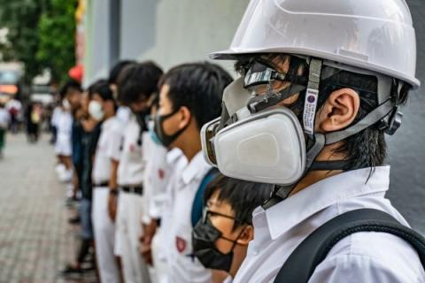 无惧打压续发声 9.9香港数千学生组人链 
