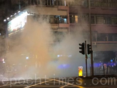 港警半年发1.6万枚催泪弹 港民谈恐怖经历