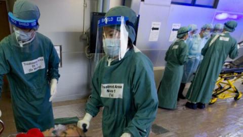 一名曾到过武汉的香港女子感染肺炎，正在屯门医院求医并被隔离。示意图（aaron tam/AFP/GettyImages)