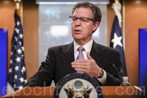 美国国际宗教自由大使布朗巴克（Sam Brownback）表示，中共政权对包括法轮功学员在内的良心犯进行器官强摘，“令每一个人的良知震惊”。（Samira Bouaou／大纪元）