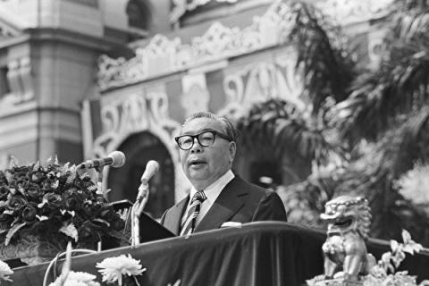 台湾民主自由 1979年10月10日，蒋经国总统主持中华民国国庆大会及游行活动。（外交部提供）