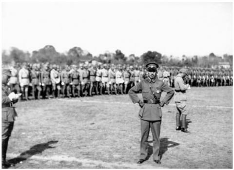 在剿共战争期间，蒋介石兼任剿匪军总司令。（公有领域）