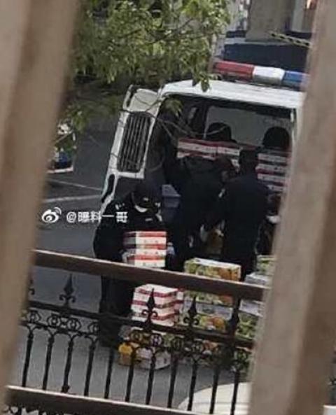 湖北疫情:捐赠蔬菜烂仓库 官太太炫耀吃不完
