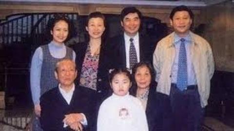 照片中的小女孩是习近平之女习明泽。(图片来源:网络)