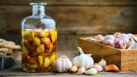 没有证据表明吃很多大蒜会阻止您染上病毒。