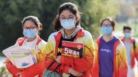中国大陆已复课的高三学生。（示意图）(STR/AFP via Getty Images)