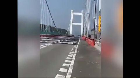 江泽民题字的广东虎门大桥,日前出现“波浪起伏”的恐怖状况。(视频截图)