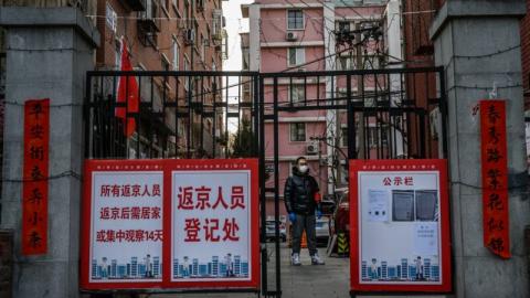 6月17日，中共官媒称，北京市委常委会召开会议，决定对北京所有小区全面实行严格“封闭式管理”。示意图（ Kevin Frayer/Getty Images)
