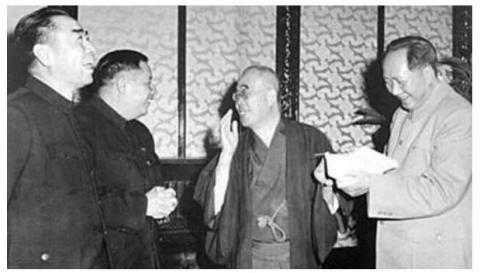 1955年，毛泽东、周恩来、廖承志会见日本恢复日中邦交国民议会议长久原房之助。（网络图片）