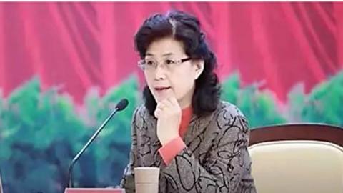 中共党校退休教师蔡霞因批评中共被开除党籍、取消退休待遇。（视频截图）