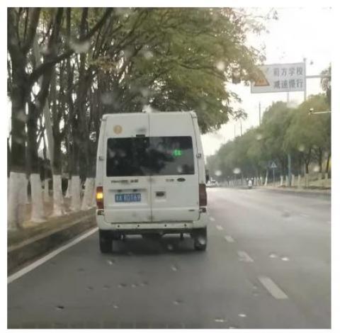 押走李高禧的截访车（受访者提供）