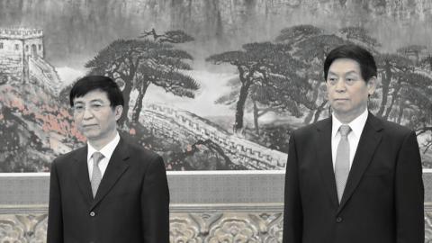 美方最新制裁名单中，中共人大委员长栗战书（右）躲过一劫。中共大外宣也深感意外。（Lintao Zhang/Getty Images)